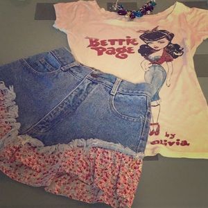 Super Cute FESTIVAL Denim Shorts + TEE‼️S